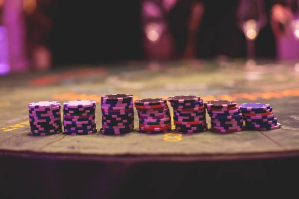 taptap app interface showing slot games, live dealer tables, and account dashboard