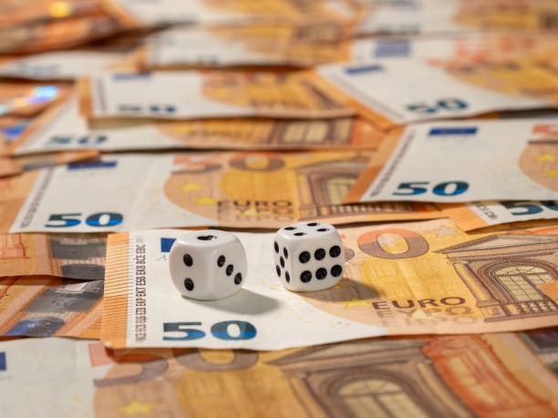 Sic Bo Dadu dice shaker and betting interface on taptap